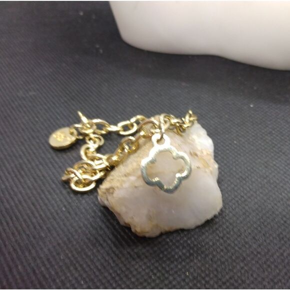 Gold chain bracelet w shamrock - Picture 1 of 4